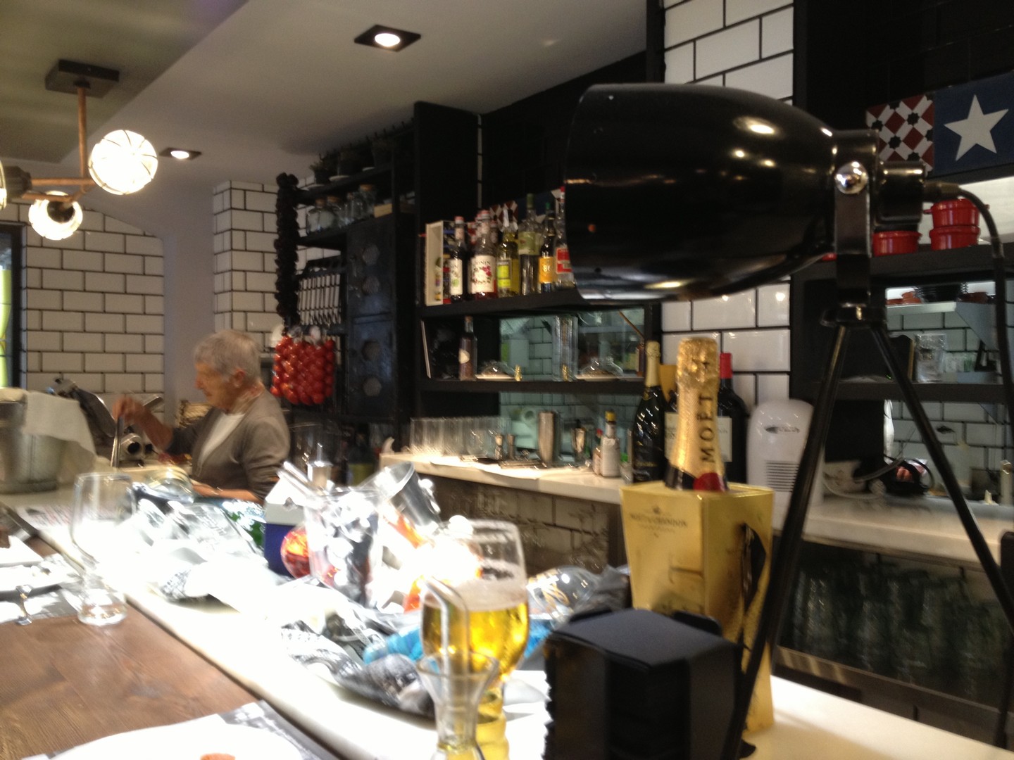 La barra con "La Pepa" LOSTIA BCN RESTAURANT BARCELONA TAPAS QUE SE CUECE EN BCN (13)