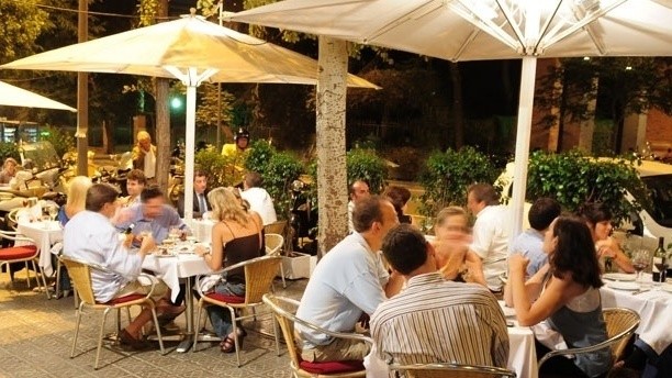 MONTESQUIU 2 TERRAZAS EN BARCELONA MANDRI QUE SE CUECE EN BCN RESTAURANTES