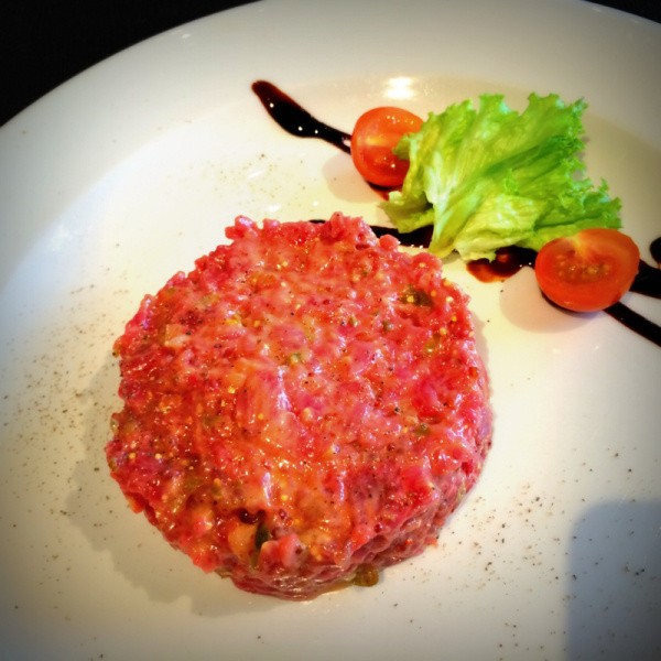 GOLF LLAVANERES STEAK TARTAR QUE SE CUECE EN BCN