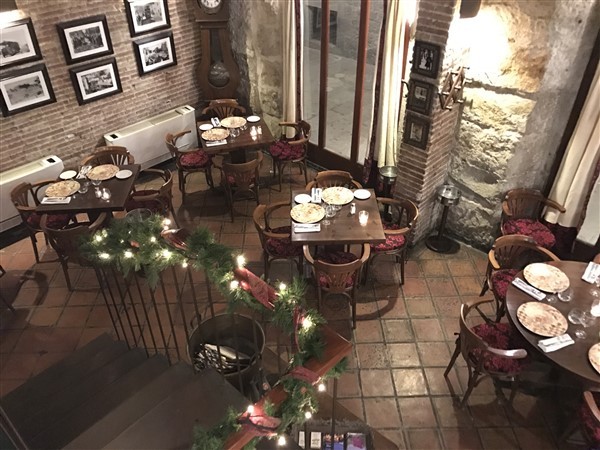 RESTAURANTE ROMÁNTICO EL PINTOR EN EL BARRIO GÓTICO DE BARCELONA