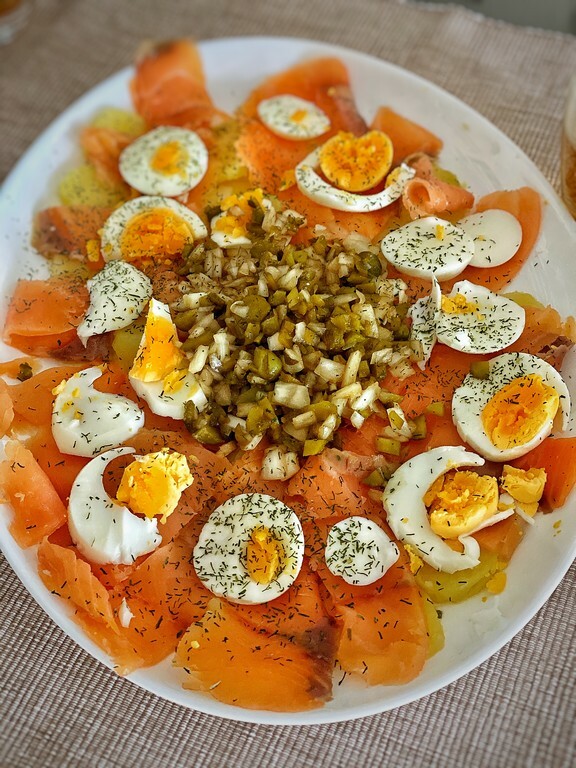 RECETA DE ENSALADA DE PATATA, SALMÓN AHUMADO Y HUEVO
