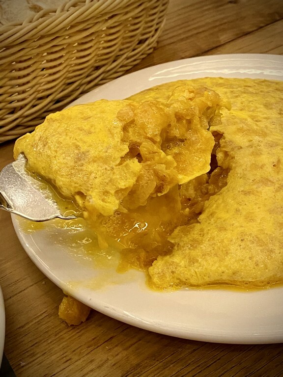 TABERNA GALLEGA RESTAURANTE LA PENELA EN BARCELONA, LA MEJOR TORTILLA DE BETANZOS