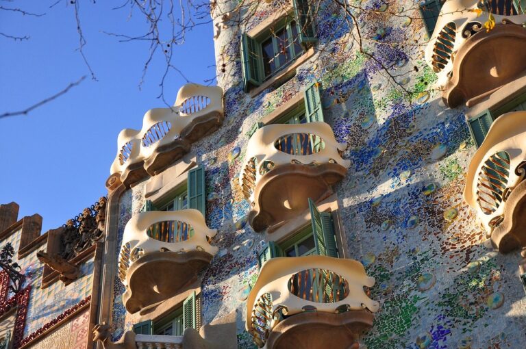 ESPECTÁCULO DE LUCES Y MÚSICA ESTA NAVIDAD EN CASA BATLLÓ